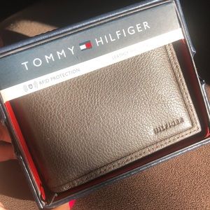 Tommy Hilfiger brown leather wallet